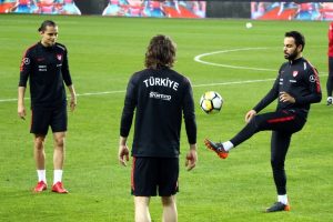 Sel&ccedil;uk İnan kadrodan &ccedil;ıkartıldı