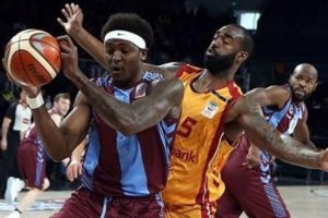 Galatasaray, Trabzonspor engelini rahat ge&ccedil;ti