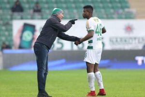 Bursasporlu Agu, Nijeryalı futbolseverleri isyan ettirdi