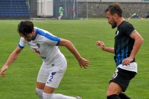 Karacabey Birlikspor fırsatı tepti