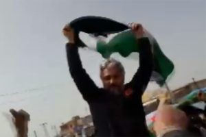Tel Rıfat halkı T&uuml;rk polisini omzunda taşıdı