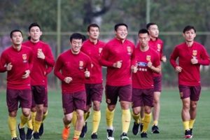 &Ccedil;in'de futbolcuların d&ouml;vme yaptırması yasaklandı