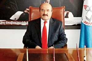 Akılalmaz s&ouml;zlerinden ardından Atat&uuml;rk posterini de kaldırmış!