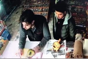 Sahte euro'lu dolandırıcı kıskıvrak yakalandı