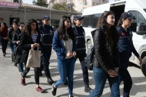 Nevruz &ouml;ncesi eylem hazırlığında yakalanan ter&ouml;r ş&uuml;phelileri adliyede