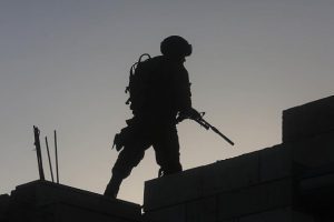 İsrail askerleri 43 Filistinliyi g&ouml;zaltına aldı