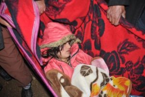 Astım hastası, 3 kilometre taşınarak ambulansa ulaştırıldı
