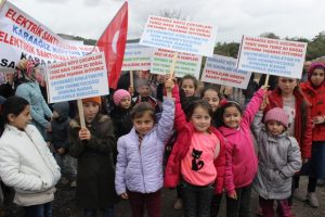 Bursa'da k&ouml;yl&uuml; &ccedil;ocuklar zehir solumak istemiyor!