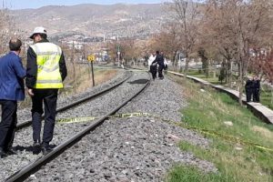 Elazığ'da trenin &ccedil;arptığı kadın yaşamını yitirdi
