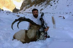Niğde'de av turizminde okla dağ ke&ccedil;isi vuruldu