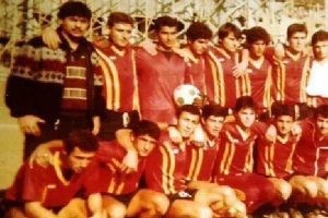 Balkondan başına mermer d&uuml;şen eski futbolcu &ouml;ld&uuml;