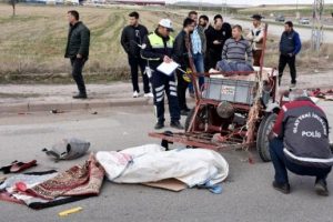 Sivas'ta otomobilin &ccedil;arptığı motosiklet s&uuml;r&uuml;c&uuml;s&uuml; &ouml;ld&uuml;