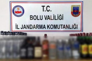 Jandarmadan ka&ccedil;ak i&ccedil;ki operasyonu: 3 kişi g&ouml;zaltına alındı