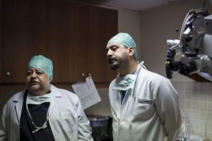 T&uuml;rkiye'den d&uuml;nyanın ilk 'robotik' beyin ameliyatı!