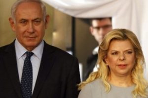 Netanyahu &ccedil;ifti yolsuzluktan eş zamanlı ifade verecek