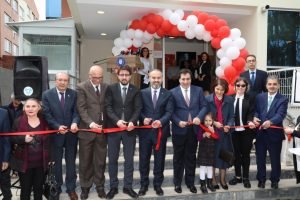Bursa'da yenilenen Halk K&uuml;t&uuml;phanesi a&ccedil;ıldı