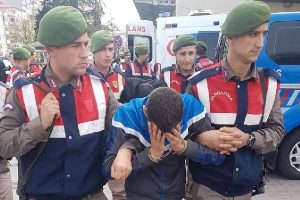 Kayseri'de ak&uuml; hırsızları su&ccedil;&uuml;st&uuml; yakalandı