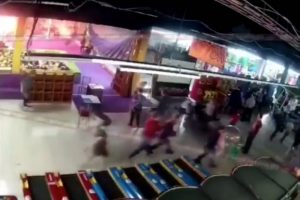 64 kişinin &ouml;ld&uuml;ğ&uuml; yangının başlama anı kamerada