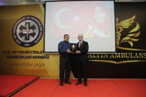 Şehit Paramedik B&uuml;şra'nın ailesine Onur &Ouml;d&uuml;l&uuml; verildi