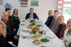 Bursa'da kaymakama Girit yemeklerini tanıttılar