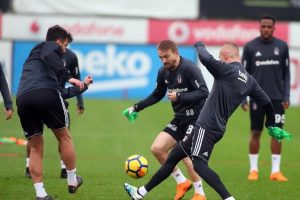 Beşiktaş 9 eksikle &ccedil;alıştı