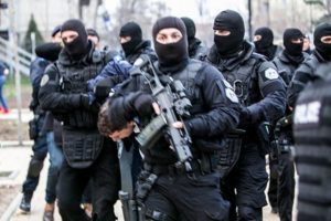 G&ouml;zaltı sonrası Kosova'da ortalık karıştı