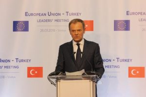 Tusk: "T&uuml;rkiye'nin b&uuml;y&uuml;k zarar g&ouml;rd&uuml;ğ&uuml;n&uuml; biliyoruz"