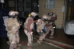 30 adrese uyuşturucu operasyonu!