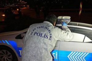 Bunu da yaptılar! Maket trafik polis ara&ccedil;larının tepe lambalarını &ccedil;aldılar