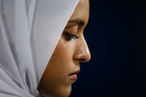 ABD'nin ilk baş&ouml;rt&uuml;l&uuml; haber spikeri oldu