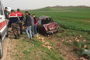 Lastiği patlayan otomobil takla attı: 5 yaralı