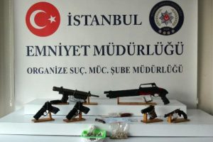 İstanbul'da su&ccedil; &ouml;rg&uuml;t&uuml; operasyonu: 8 kişiye g&ouml;zaltı