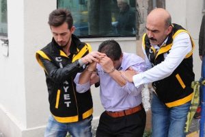 Bursa'da yeniden yargılanan &ccedil;ifte cinayet sanığı 'akıllı' &ccedil;ıktı