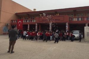 &Ccedil;ocuklar, kar &ouml;zlemini 'pamuk top' ile giderdi