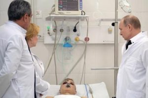 Putin yangında yaralananları ziyaret etti