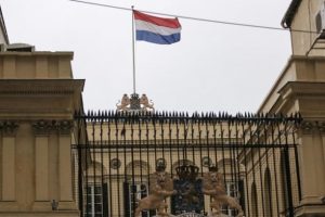 Hollanda konsolosluğu g&ouml;revlisi T&uuml;rkiye'den ayrıldı