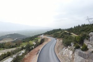 Bursa G&uuml;rsu'da TOKİ yolu asfaltlanıyor