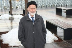 Otomobilin altında kalarak yaşamını yitirdi