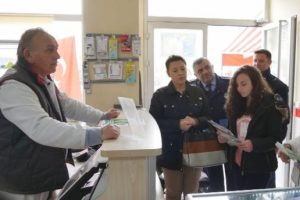 İstanbul'da elektronik atıklar zeytin ağacına d&ouml;n&uuml;ş&uuml;yor