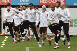 Galatasaray'da Trabzonspor ma&ccedil;ı hazırlıkları s&uuml;rd&uuml;