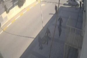 Sahte polisler 2 bin lira ve k&ouml;pek &ccedil;aldılar!