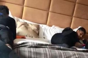 Taraftar Lingard ile Rashford'un odasına girdi