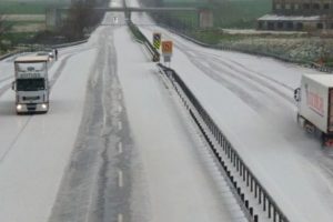 Edirne'de şaşırtan dolu yağışı!