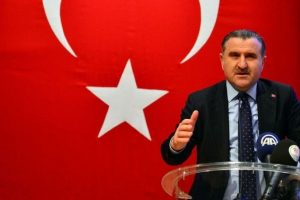 Osman Aşkın Bak, medya &ccedil;alışanlarına meydan okudu