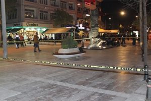 Bankta unutulan &ccedil;anta paniğe neden oldu