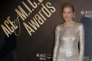 Burcu Esmersoy &ouml;d&uuml;le karşılık iş istedi!