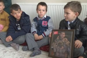 Bursa'da miniklerden Afrin şehidinin ailesini duygulandıran ziyaret