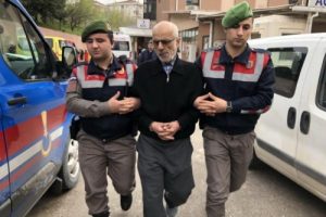 FET&Ouml; y&ouml;neticisi, saklandığı villada yakalandı!