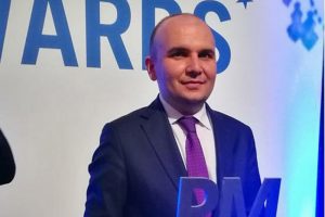İlhan K&uuml;&ccedil;&uuml;k, 'Yılın en iyi parlamento &uuml;yesi'ne layık g&ouml;r&uuml;ld&uuml;