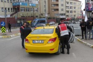 İstanbul'da okul &ouml;nlerinde asayiş ve narkotik denetimi yapıldı
